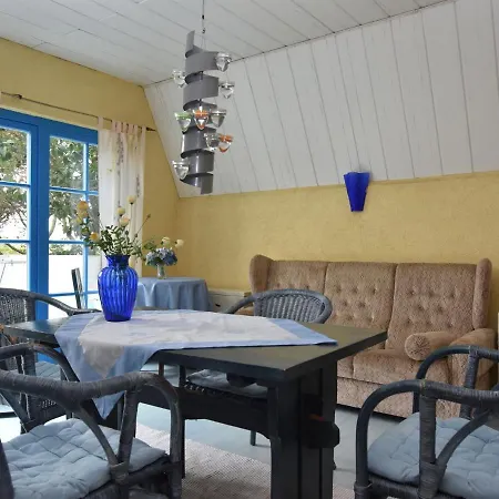 In With Large Terrace Ferienhaus *